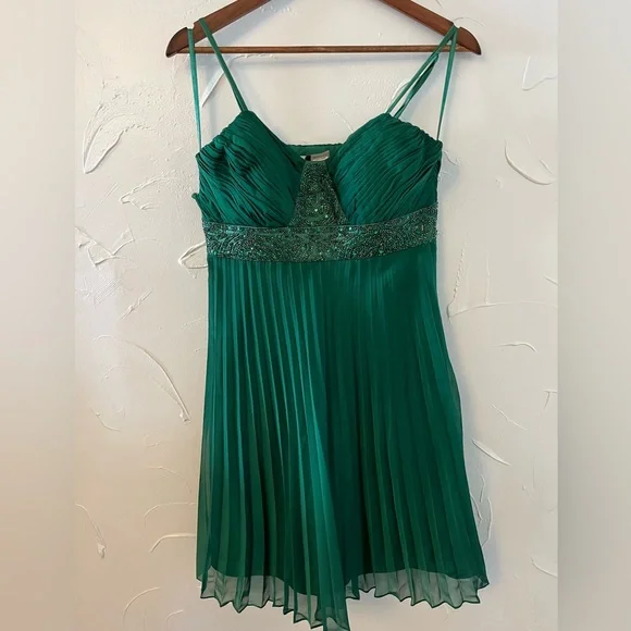 Mikael Aghal | Dresses | Mikael Aghal Emerald Green Pleated Cocktail Dress Sz 6 | Poshmark Mikael Aghal | Dresses | Mikael Aghal Emerald Green Pleated Cocktail Dress Sz 6 | Poshmark